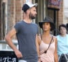 Benoît Paire et Shy'm se promènent dans les rues de Brooklyn à New York.