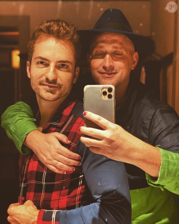 Paulo Gustavo pose avec son amoureux en décembre 2020 sur Instagram.