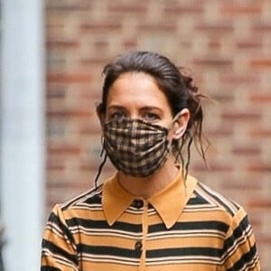 Katie Holmes en tournage dans le quartier de Tribeca, à New York. Le 3 mai 2021.