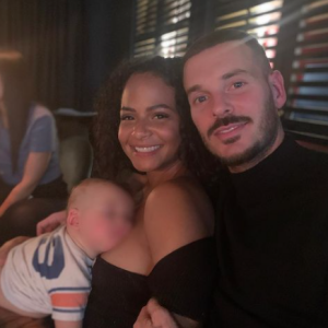 Christina Milian, ici photographiée par M. Pokora et leur fils aîné Isaiah, a posté une photo touchante de leur deuxième enfant, Kenna.