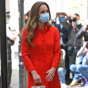 Kate Catherine Middleton, duchesse de Cambridge, à son arrivée à la National Portrait Gallery à Londres pour le lancement du livre de photos "Hold Still".