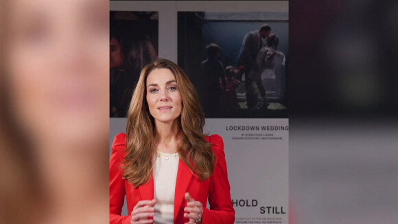 Catherine (Kate) Middleton, duchesse de Cambridge, marque la fin de l'exposition photo "Hold Still", novembre 2020.