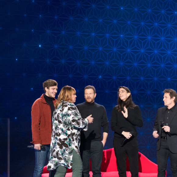Exclusif - Michèle Bernier et sa surprise Clément Moreau, Philippe Lelièvre, Soraya Garlenq, Antoine Hamel, Géraldine Loup, Jeanne Lambert, Cyrielle Voguet, Faustine Bollaert - Enregistrement de l'émission "La Boîte à Secrets 8", présentée par F.Bollaert et diffusée le 7 mai sur France 3. Le 19 janvier 2021 © Tiziano Da Silva / Bestimage