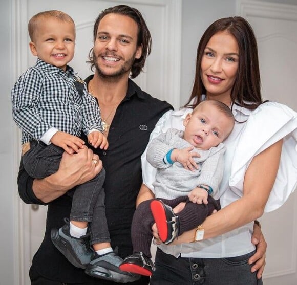 Julie Ricci avec son mari PJ Cabrières et ses fils Gianni et Giovann, janvier 2021
