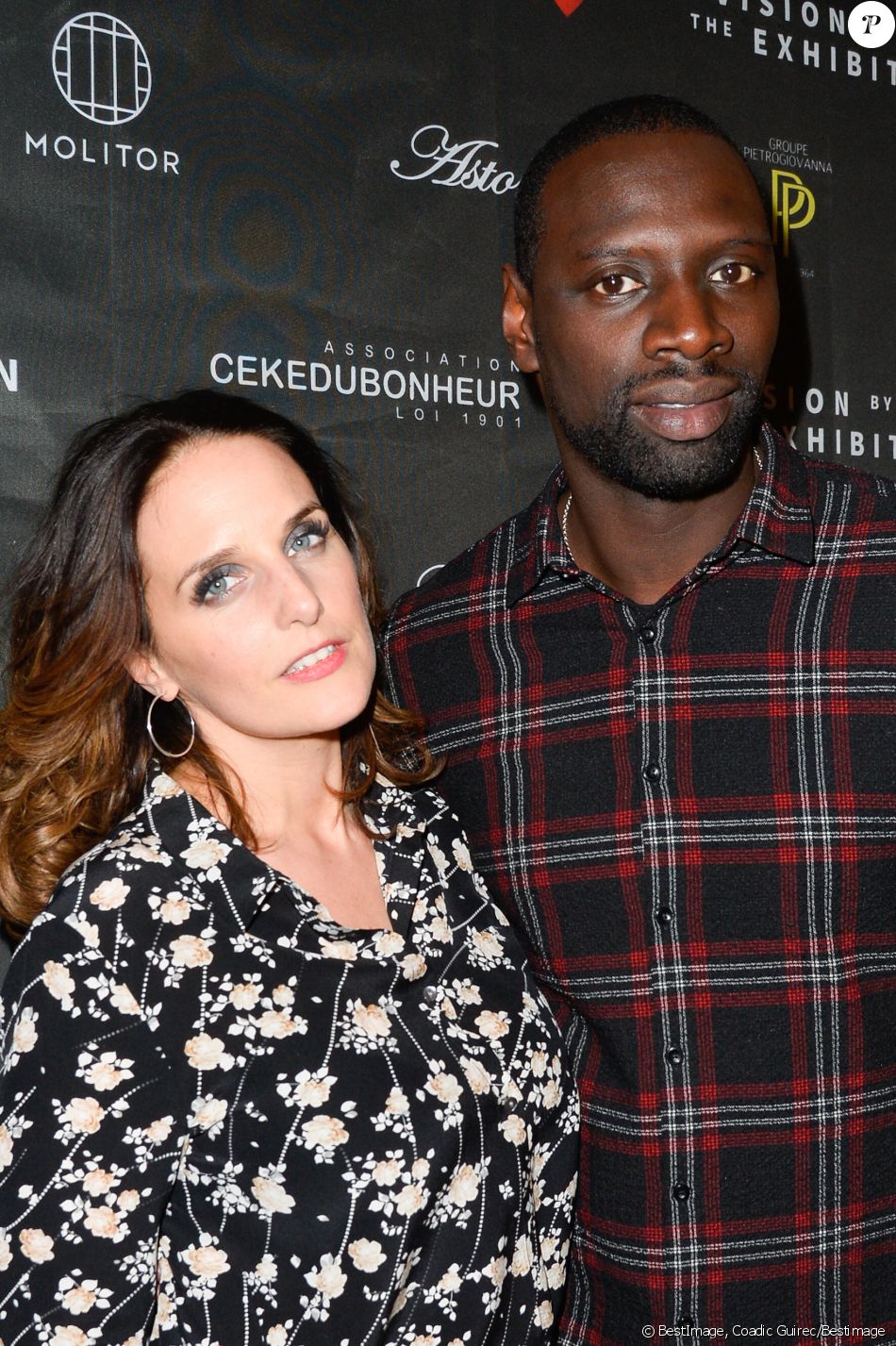 Info ( Omar Sy bientôt papa pour la 5 ème fois, sa femme Hélène est enceinte) - Omar Sy et sa femme Hélène au vernissage de l'exposition "Vision by AG", au profit de l'association caritative CeKeDuBonheur, à la Piscine Molitor à Paris, le 30 novembre 2016. © Guirec Coadic/Bestimage
