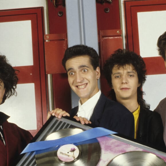 En France, à Boulogne-Billancourt, rendez-vous avec le groupe Indochine avec son double disque de platine. Novembre 1986 © Michel Ristroph via Bestimage