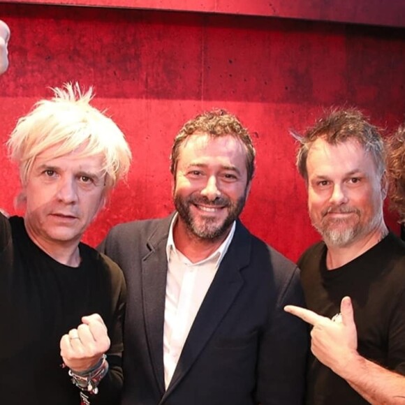 Nicola Sirkis et le groupe Indochine dans les studios de la station RFM avec Bernard Montiel.