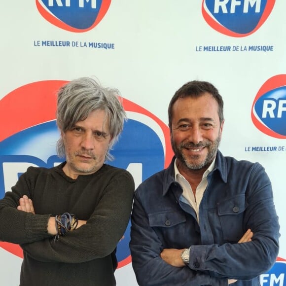 Nicola Sirkis et le groupe Indochine dans les studios de la station RFM avec Bernard Montiel.