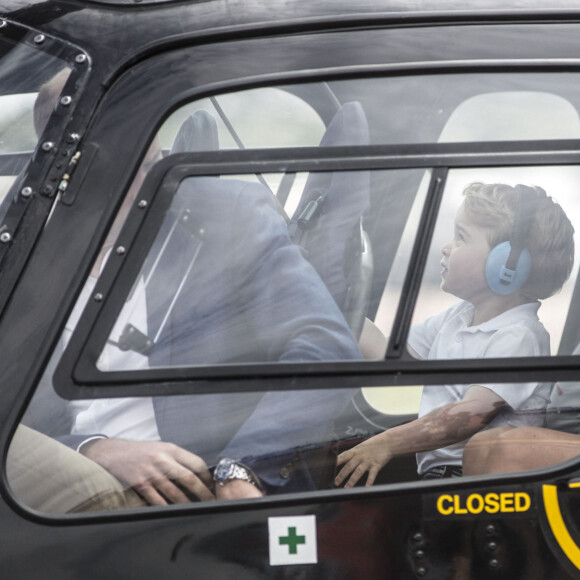 Kate Middleton, Le prince William et leur fils le prince George assistent au Royal International Air Tattoo à Cirencester le 8 juillet 2016.