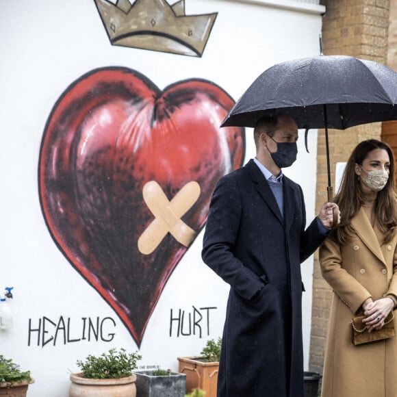 Le prince William, duc de Cambridge, et Kate Catherine Middleton, duchesse de Cambridge, en visite à l'établissement "Newham Ambulance Station" à Londres. Le 18 mars 2021