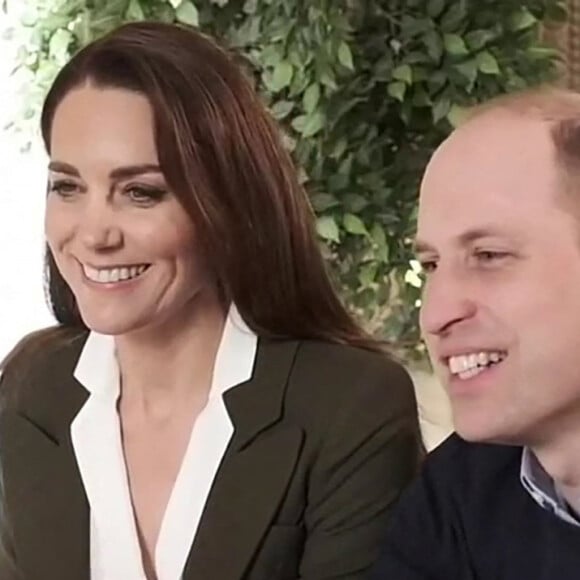 Le prince William, duc de Cambridge, et Catherine Kate Middleton, duchesse de Cambridge, s'adressent à des malades qui vont recevoir le vaccin contre le coronavirus (COVID-19). Février 2021