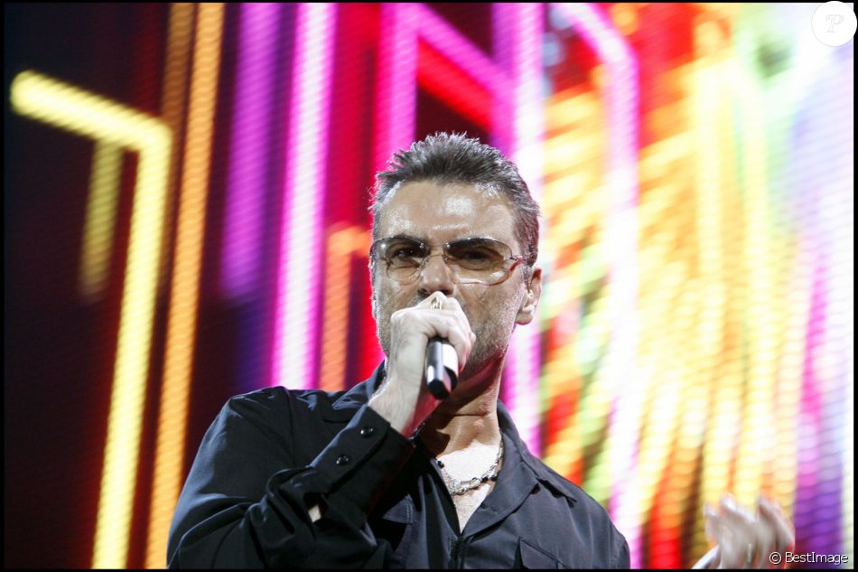George Michael en concert à Paris, en 2006.
