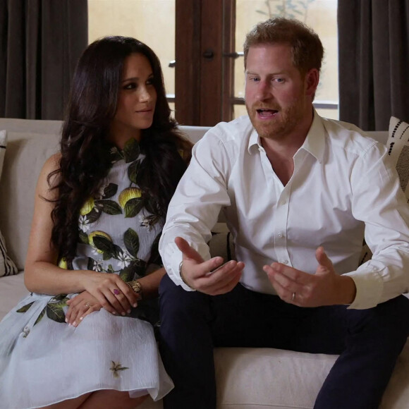 Le prince Harry et Meghan Markle (Robe Oscar de la Renta), duc et duchesse de Sussex, font leur première apparition en podcast sur Spotify depuis l'annonce de la deuxième grossesse de Meghan le 22 février 2021.