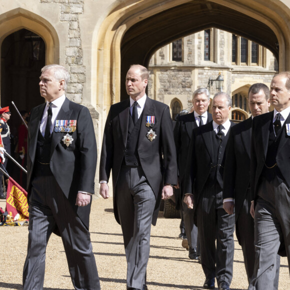 Le prince Andrew, duc d'York, le prince Edward, comte de Wessex, le prince William, duc de Cambridge, Peter Phillips, le prince Harry, duc de Sussex, David Armstrong-Jones, comte de Snowdon, Sir Timothy Laurence - Arrivées aux funérailles du prince Philip, duc d'Edimbourg à la chapelle Saint-Georges du château de Windsor, le 17 avril 2021.
