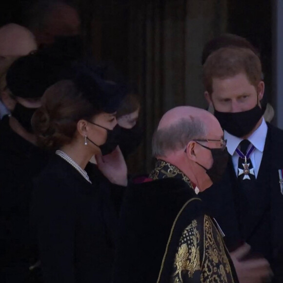 Le prince William, duc de Cambridge, et le prince Harry, duc de Sussex, Sorties des funérailles du prince Philip, duc d'Edimbourg à la chapelle Saint-Georges du château de Windsor, Royaume Uni, le 17 avril 2021.