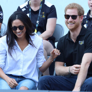 Le prince Harry et Meghan Markle lors de leur première apparition officielle lors de la finale de tennis en chaise roulante pendant les Invictus Games à Toronto.