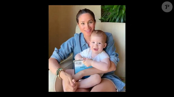 Depuis Los Angeles, Meghan Markle, duchesse de Sussex, lit l'histoire "Duck ! Rabbit ! " à son fils Archie à l'occasion de son 1er anniversaire pour le compte Instagram de l'ONG "Save The Children".