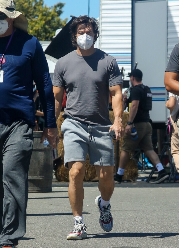 Mark Wahlberg et Mel Gibson sont sur le tournage du film "Stu" à Los Angeles, le 28 avril 2021.