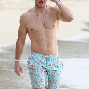 L'acteur américain Mark Wahlberg continue de profiter de ses vacances au Sandy Lane Resort à la Barbade, le 4 janvier 2020. 