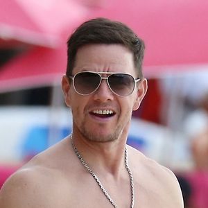 L'acteur américain Mark Wahlberg continue de profiter de ses vacances au Sandy Lane Resort à la Barbade, le 4 janvier 2020. 