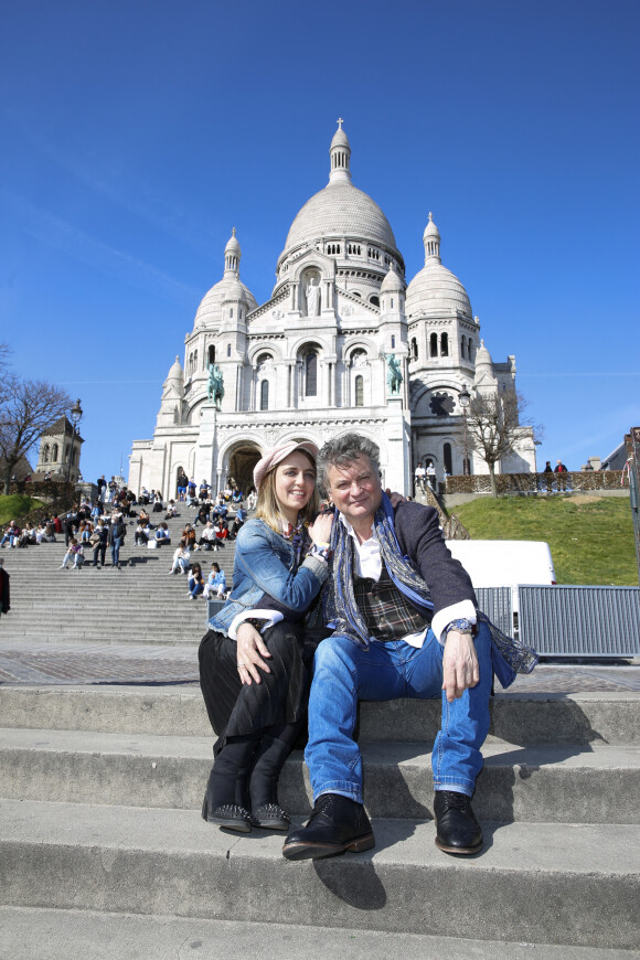 Exclusif - Rendez-vous avec "Les Amoureux du Sacré-Coeur" (Sandy LR et François Deblaye), duo créé par Michou, dans le quartier de Montmartre, à Paris. © JLPPA/Bestimage