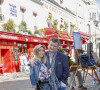Exclusif - Rendez-vous avec "Les Amoureux du Sacré-Coeur" (Sandy LR et François Deblaye), duo créé par Michou, dans le quartier de Montmartre, à Paris, France, le 24 mars 2021. © JLPPA/Bestimage