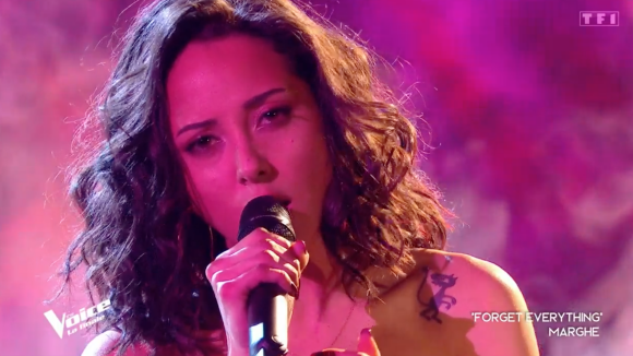 Marghe interpréte "Forget Everything", sa composition originale, pour la finale de The Voice (TF1).