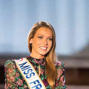 Miss France 2021 Amandine Petit lors de l'enregistrement de l'émission "Animaux Stars" présentée par Bernard Montiel qui sera diffusée le 6 mars 2021 à 17h30, à Paris, France, le 2 février 2021. © Tiziano Da Silva/Bestimage