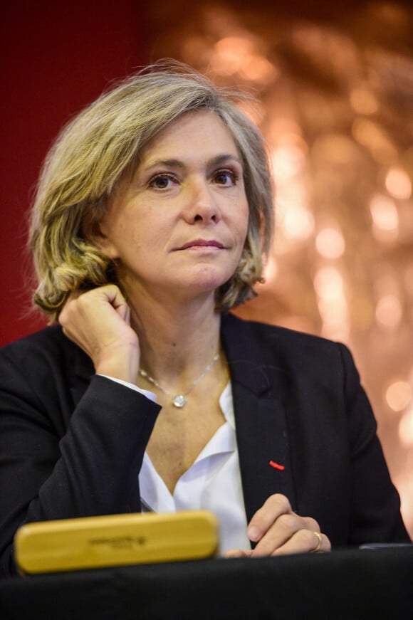 Valérie Pecresse (présidente de la Région Ile de France) - Signature de la convention entre la région Ile de France et la Fondation Notre Dame à Paris le 4 décembre 2019.