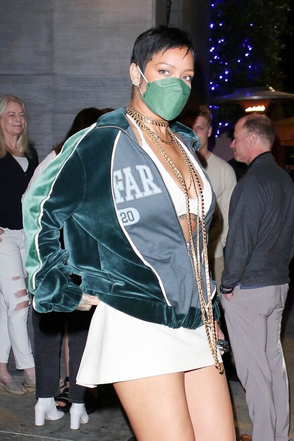 Rihanna arrive à un dîner au restaurant Nobu à West Hollywood le 18 mai 2021.