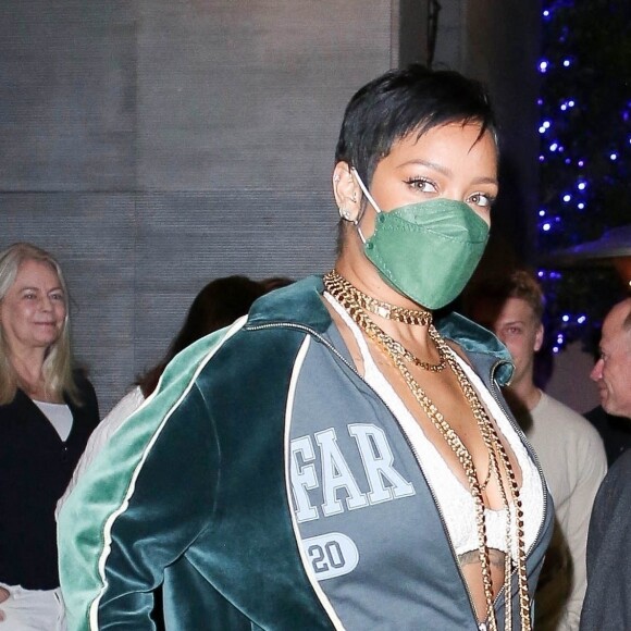 Rihanna arrive à un dîner au restaurant Nobu à West Hollywood le 18 mai 2021.