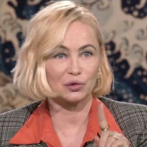 Emmanuelle Béart, invitée par Claire Chazal dans l'émission "Passage des Arts", sur France 5. Le 19 mai 2021.
