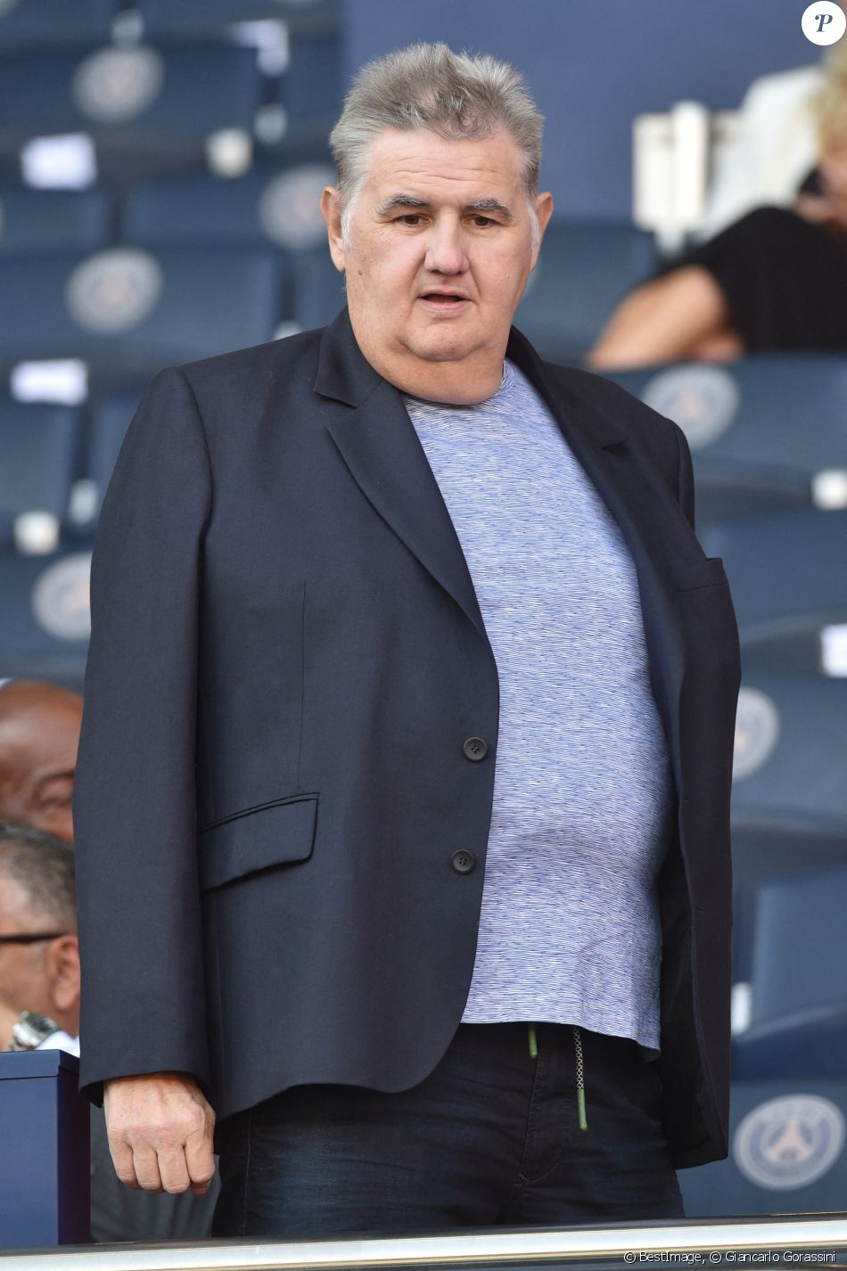 Pierre Ménès dans les tribunes lors du match de championnat de Ligue 1 Conforama opposant le Paris Saint-Germain au Racing Club de Strasbourg Alsace au Parc des princes à Paris, France, le 14 septembre 2019. Le PSG a gagné 1-0. © Giancarlo Gorassini/Bestimage