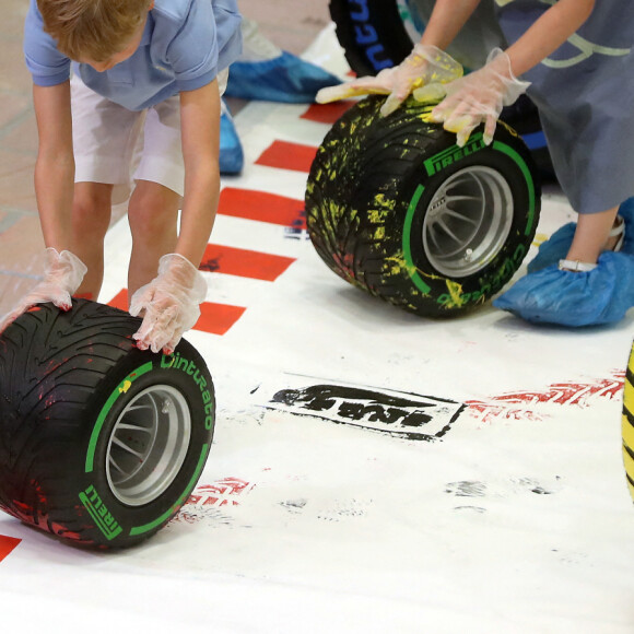 Le prince Jacques de Monaco, marquis des Baux, et la princesse Gabriella de Monaco, comtesse de Carladès, participent à l'oeuvre de l'artiste Mark Dickens avec Charles Leclerc, Jean Todt et Esteban Ocon à la Collection de Voitures de SAS le Prince de Monaco, le 21 mai 2021. © Jean François Ottonello/Nice Matin/Bestimage 