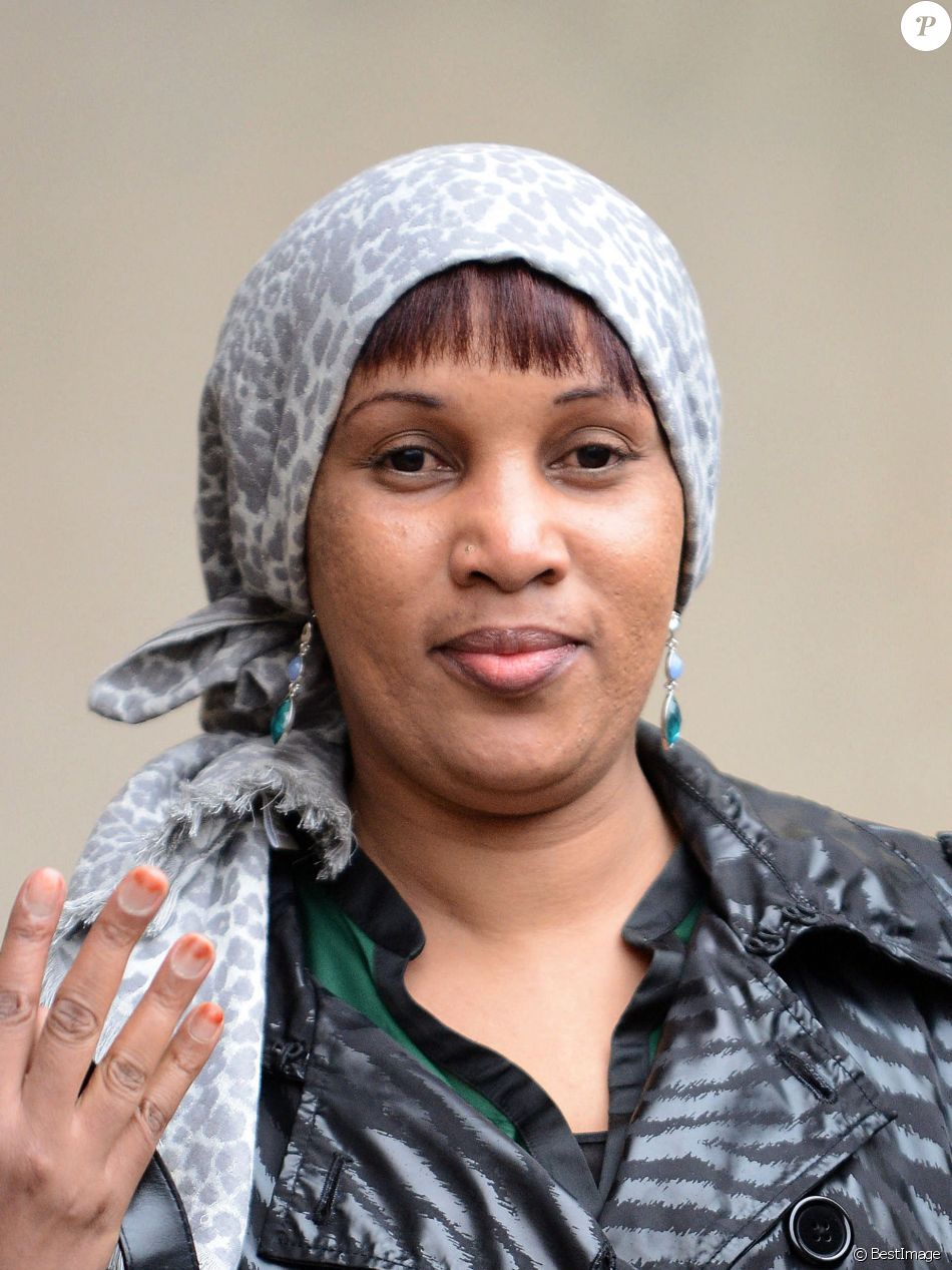 Nafissatou Diallo quitte le tribunal du Bronx a New York, USA le 10 Decembre 2012. Un accord financier entre Dominique Strauss-Kahn et Nafissatou Diallo qui l'accusait d'agression sexuelle a mis fin ce lundi aux poursuites contre l'ancien patron du FMI à New York.