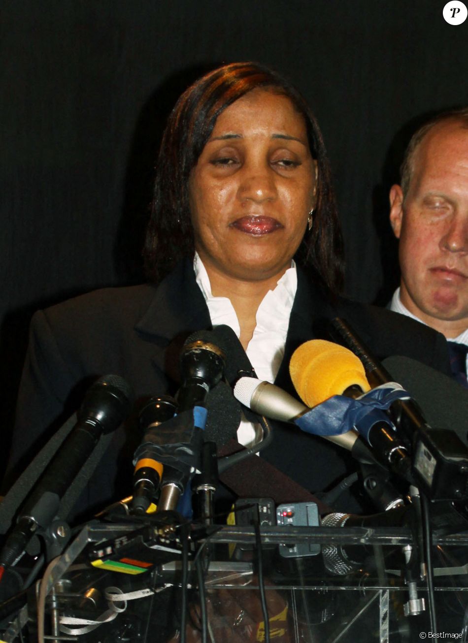 Nafissatou Diallo avec son avocat prend la parole à New York, en juillet 2011.