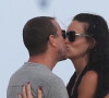 Arnaud Lagardère, sa femme Jade Foret (Lagardère) en vacances à la plage de Miami, le 26 octobre 2016.