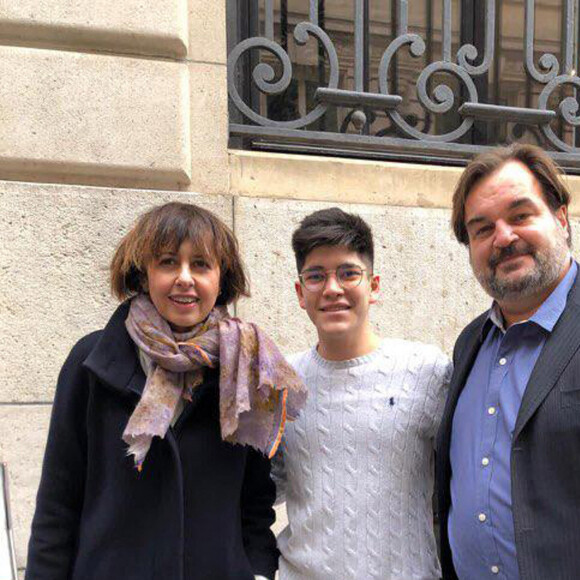 Exclusif - Valérie Bonneton sur le tournage d'un court-métrage de l'école ESRA pour la Fondation "Action Enfance", avec le jeune réalisateur Guillaume Delrieu-Canalès et le comédien Alban Aumard - Action Enfance fait son Cinéma le 27 avril 2021, à Paris. © Agence / Bestimage