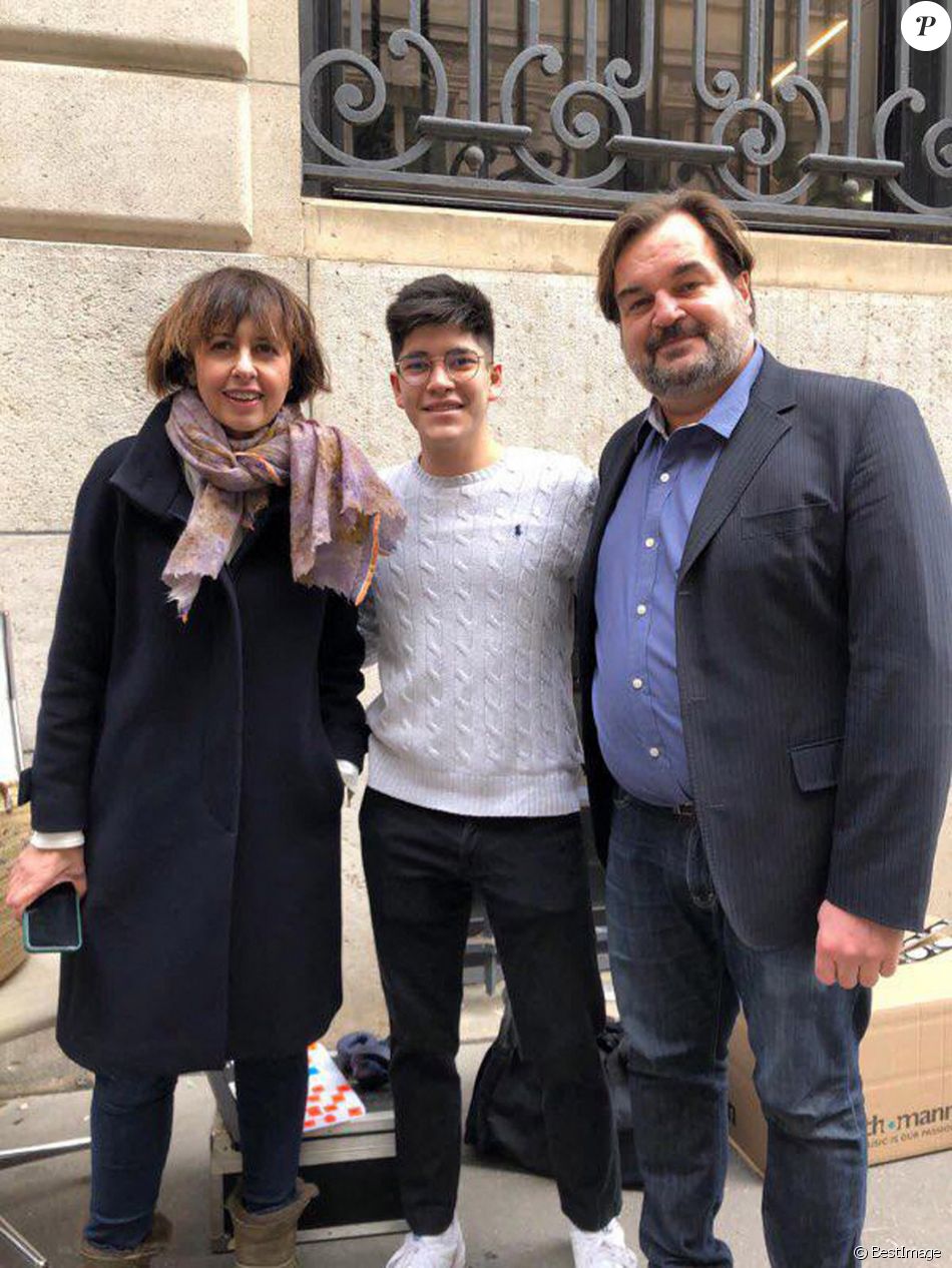 Exclusif - Valérie Bonneton sur le tournage d'un court-métrage de l'école ESRA pour la Fondation "Action Enfance", avec le jeune réalisateur Guillaume Delrieu-Canalès et le comédien Alban Aumard - Action Enfance fait son Cinéma le 27 avril 2021, à Paris. © Agence / Bestimage