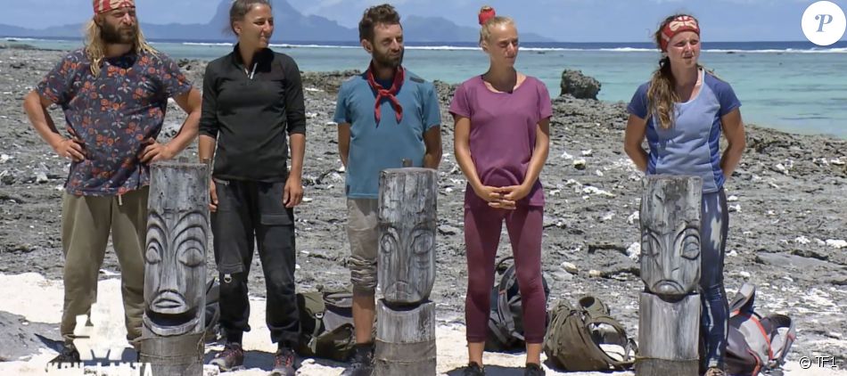 Arnaud, Lucie, Jonathan, Maxine et Laure lors de la finale de "Koh-Lanta, Les Armes secrètes", sur TF1.