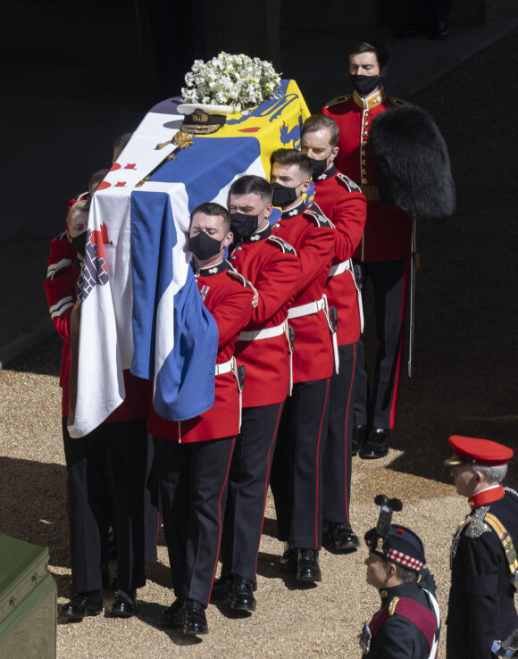 Cercueil du défunt - Arrivées aux funérailles du prince Philip, duc d'Edimbourg à la chapelle Saint-Georges du château de Windsor, le 17 avril 2021.
