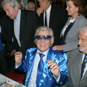 Alain Delon, Bernard Tapie et sa femme Dominique, Michou et Jean-Paul Belmondo - Michou fête ses 85 ans et les 60 ans de son cabaret à Paris le 20 juin 2016.