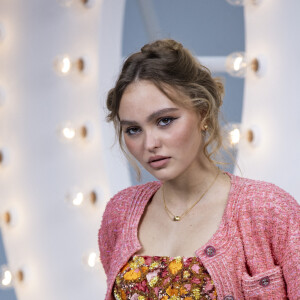 Lily Rose Depp - Photocall du défilé de mode prêt-à-porter printemps-été 2021 "Chanel" au Grand Palais à Paris. Le 6 octobre 2020 © Olivier Borde / Bestimage 