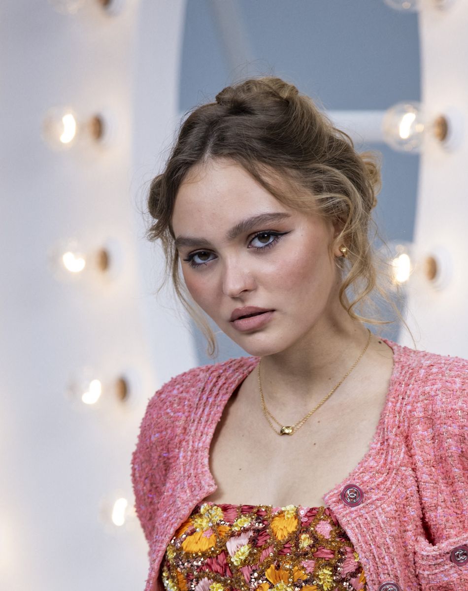 Lily Rose Depp - Photocall du défilé de mode prêt-à-porter printemps-été 2021 "Chanel" au Grand Palais à Paris. Le 6 octobre 2020 © Olivier Borde / Bestimage