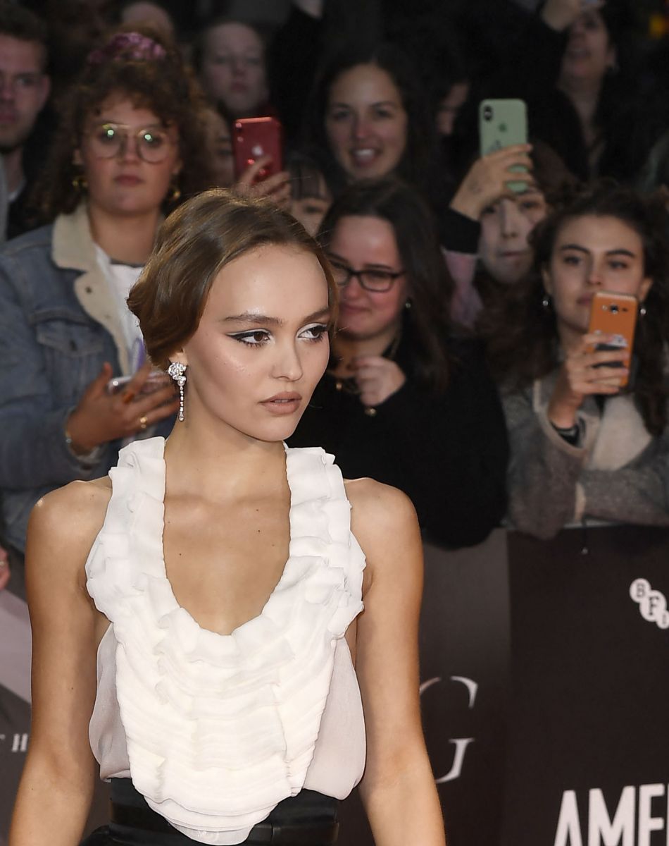 Lily-Rose Depp à la première du film Netflix's "The King" lors de la 63ème édition du festival BFI du film de Londres au cinéma Odeon Luxe Leicester Square à Londres, Royaume Uni, le 3 octobre 2019.