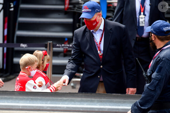 Le prince Albert II de Monaco a visité avec ses enfants, le prince héréditaire Jacques et sa soeur la princesse Gabriella, les stands avant les essais officiels du 78eme Grand Prix de F1 de Monaco © Bruno Bebert/Bestimage