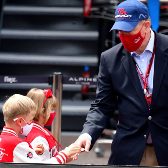 Le prince Albert II de Monaco a visité avec ses enfants, le prince héréditaire Jacques et sa soeur la princesse Gabriella, les stands avant les essais officiels du 78eme Grand Prix de F1 de Monaco © Bruno Bebert/Bestimage