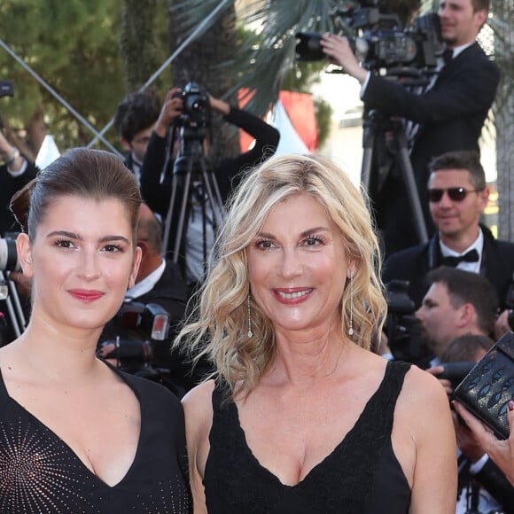 Michèle Laroque et sa fille Oriane Deschamps (habillées en Stella McCartney) - Montée des marches du film "Okja" lors du 70ème Festival International du Film de Cannes. Le 19 mai 2017. © Borde-Jacovides-Moreau / Bestimage 