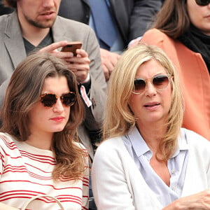 Michèle Laroque et sa fille Oriane - People aux Internationaux de France de tennis de Roland Garros à Paris, le 29 mai 2014. 