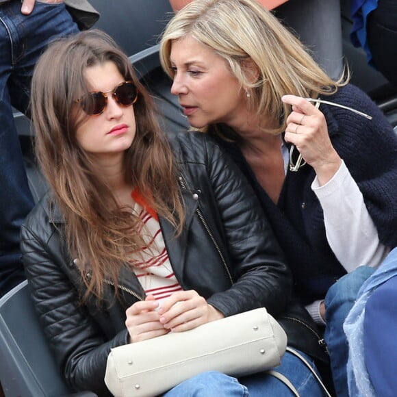 Michèle Laroque et sa fille Oriane - People aux Internationaux de France de tennis de Roland Garros à Paris, le 29 mai 2014. 